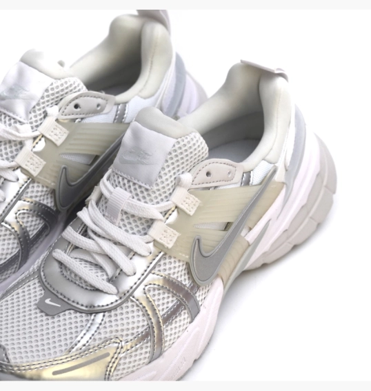 Кросівки жіночі Nike V2K Run Grey FD0736-104 фото 9 — інтернет-магазин Tapok