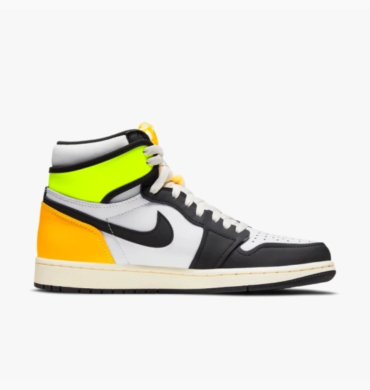 Кросівки AIR JORDAN 1 RETRO HIGH OG 555088-118 фото 3 — інтернет-магазин Tapok