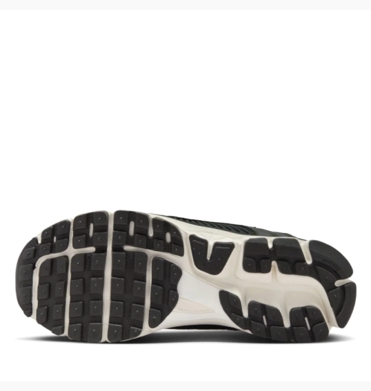 Кросівки NIKE VOMERO 5 BLACK/GREEN FQ8898-325 фото 6 — інтернет-магазин Tapok