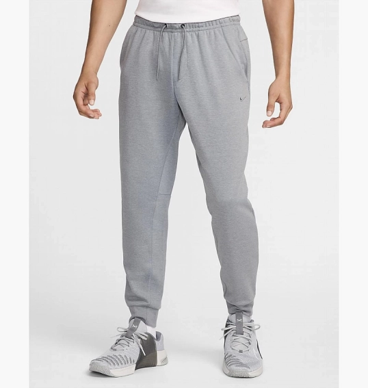 Брюки Nike Primary Dri-Fit Uv Versatile Joggers Grey FZ0975-065 фото 2 — интернет-магазин Tapok