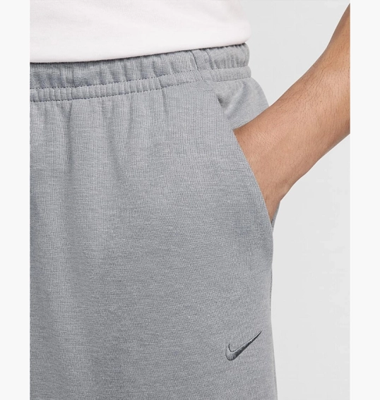Брюки Nike Primary Dri-Fit Uv Versatile Joggers Grey FZ0975-065 фото 4 — интернет-магазин Tapok