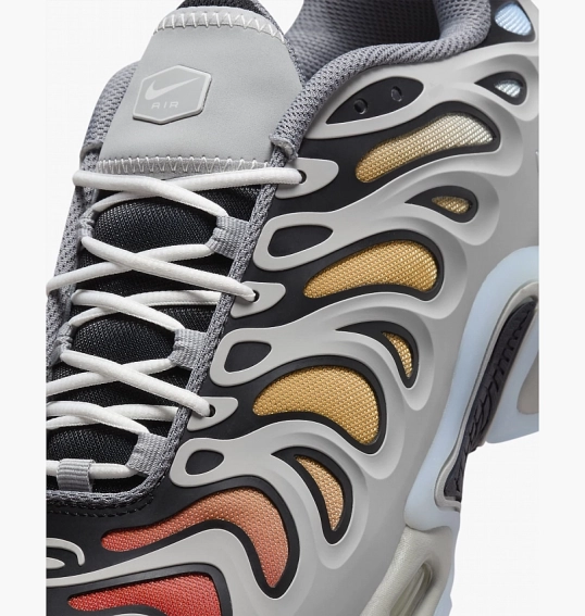 Кросівки чоловічі Nike Air Max Plus Drift Shoes Grey FD4290-002 фото 8 — інтернет-магазин Tapok