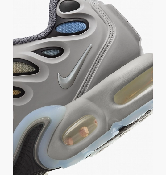 Кросівки чоловічі Nike Air Max Plus Drift Shoes Grey FD4290-002 фото 9 — інтернет-магазин Tapok