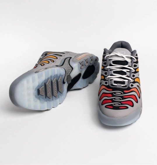 Кросівки чоловічі Nike Air Max Plus Drift Shoes Grey FD4290-002 фото 15 — інтернет-магазин Tapok