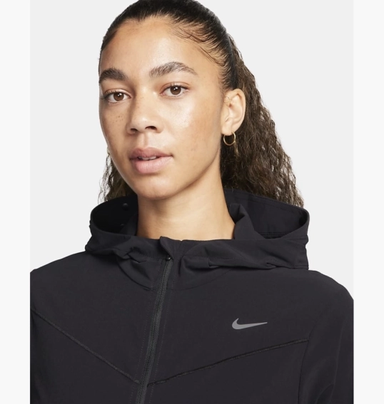 Жіноча кофта NIKE W NK SWIFT UV JKT FB7480-010 фото 6 — інтернет-магазин Tapok
