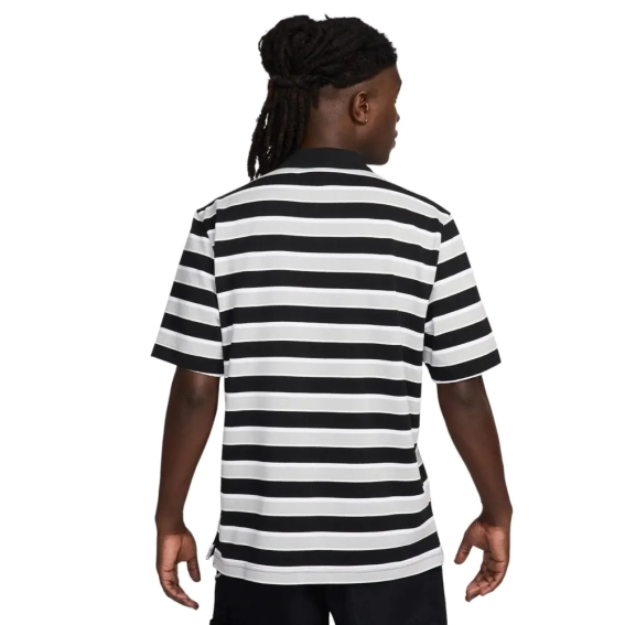 Мужская футболка NIKE M NK CLUB STRIPE POLO FN3896-010 фото 2 — интернет-магазин Tapok