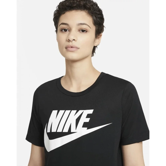 Футболка Nike Sportswear Black AT5464-010 M AT5464-010 фото 2 — интернет-магазин Tapok