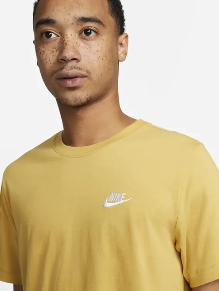 Футболка Nike Sportswear Club Yellow Ar4997-725 S AR4997-725 фото 3 — интернет-магазин Tapok
