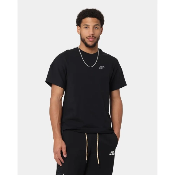 Футболка Nike Sportswear Tech Essentials Black DQ4320-010 XL DQ4320-010 фото 1 — интернет-магазин Tapok