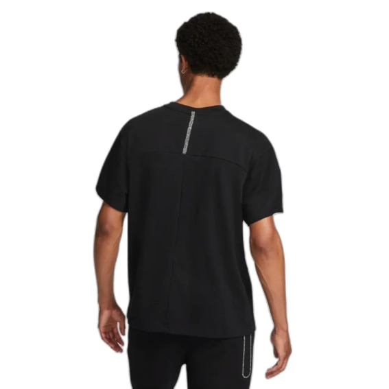 Футболка Nike Sportswear Tech Essentials Black DQ4320-010 XL DQ4320-010 фото 3 — интернет-магазин Tapok