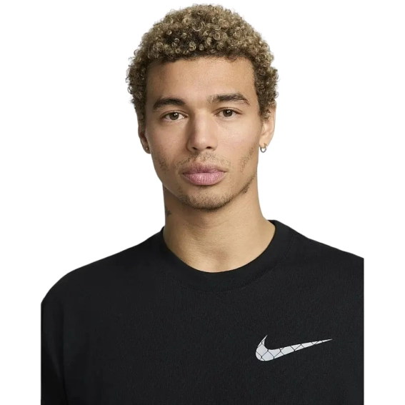 Футболка Nike T-Shirt Max90 Black FQ4904-010 L FQ4904-010 фото 2 — інтернет-магазин Tapok