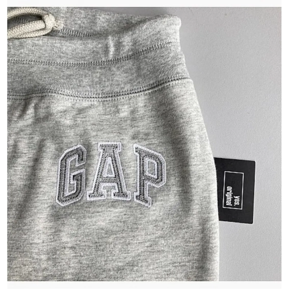 Брюки Gap Logo Fleece Joggers Light Heather Grey 221318191 L 221318191 фото 2 — интернет-магазин Tapok