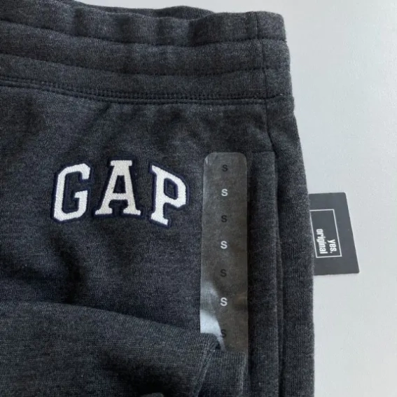 Штани Gap Logo Fleece Pants Grey 221236011-2 L 221236011-2 фото 3 — інтернет-магазин Tapok