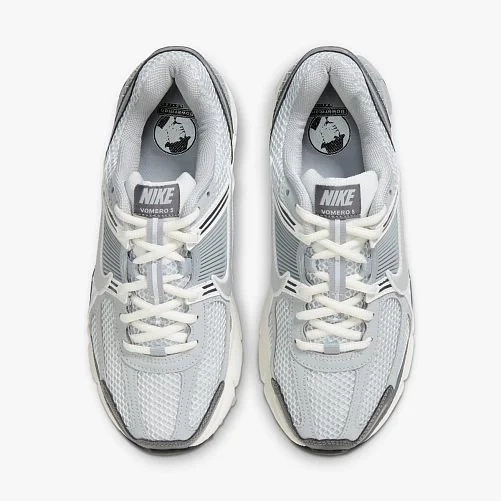 Кросівки Nike Wmns Zoom Vomero 5 "Pure Platinum / Metallic SIlver" FD9919-001 фото 3 — інтернет-магазин Tapok