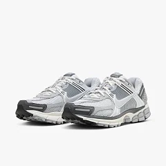 Кросівки Nike Wmns Zoom Vomero 5 "Pure Platinum / Metallic SIlver" FD9919-001 фото 4 — інтернет-магазин Tapok