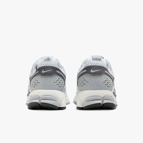 Кросівки Nike Wmns Zoom Vomero 5 "Pure Platinum / Metallic SIlver" FD9919-001 фото 5 — інтернет-магазин Tapok