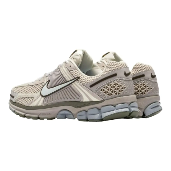Кросівки Nike Zoom Vomero 5 "Light orewood brown/Dark stucco/Light pumice" FZ3653-104 фото 2 — інтернет-магазин Tapok