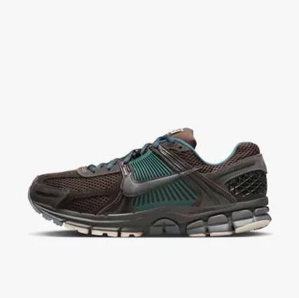 Кросівки Nike Zoom Vomero 5 PRM "Baroque Brown / Medium Ash / Velvet Brown" FQ8174-237 фото 1 — інтернет-магазин Tapok