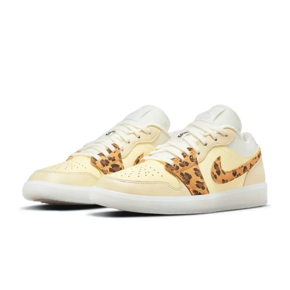 Кроссовки Air Jordan 1 Low Snkrs Day Yellow/White Dn6998-700 42 DN6998-700 фото 2 — интернет-магазин Tapok