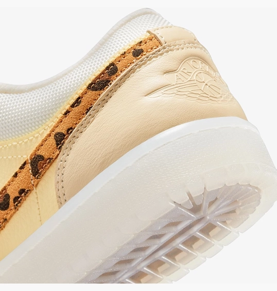 Кроссовки Air Jordan 1 Low Snkrs Day Yellow/White Dn6998-700 фото 2 — интернет-магазин Tapok