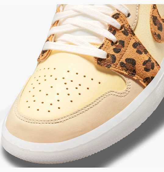 Кроссовки Air Jordan 1 Low Snkrs Day Yellow/White Dn6998-700 фото 3 — интернет-магазин Tapok