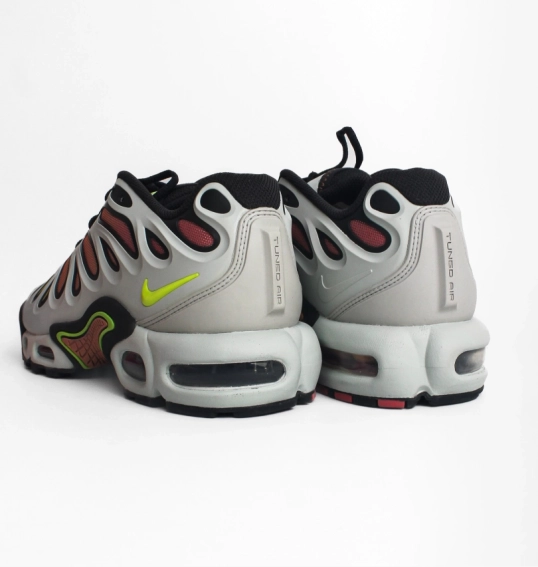 Кроссовки Nike Air Max Plus Drift White FD4290-009 фото 10 — интернет-магазин Tapok