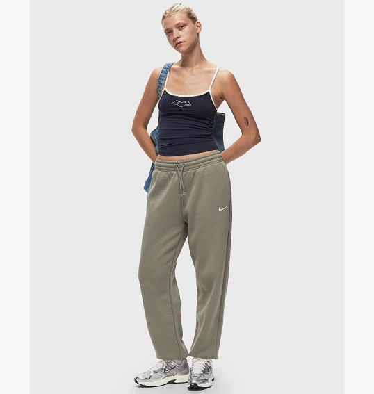 Брюки женские Nike Phoenix Fleece High-Waisted Oversized Sweatpants Olive FZ5996-320 фото 2 — интернет-магазин Tapok