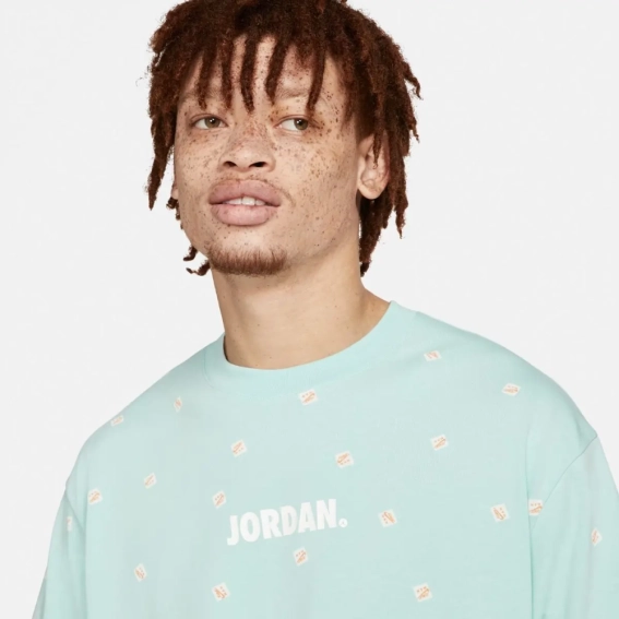 Футболка Jordan MJ JMC SS CTN AOP TEE CZ5185-382 фото 3 — интернет-магазин Tapok