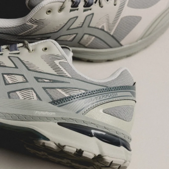 Кросівки ASICS Gel-Terrain Seal Grey 1203A342-020 фото 2 — інтернет-магазин Tapok