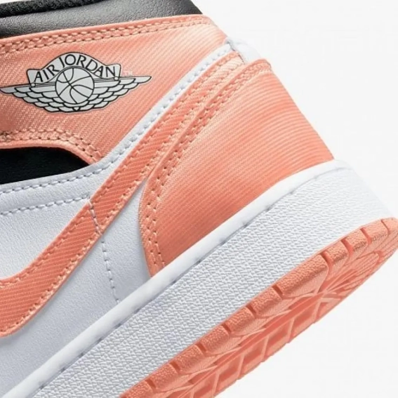 Кроссовки Jordan 1 Mid Light Madder Root (GS) DM9077-108 фото 2 — интернет-магазин Tapok
