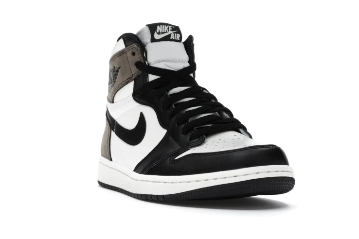 Кроссовки Jordan 1 Retro High Dark Mocha 555088-105 фото 3 — интернет-магазин Tapok