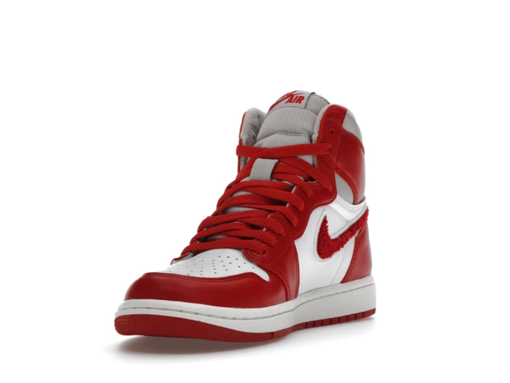 Кросівки Jordan 1 Retro High OG Varsity Red (W) DJ4891-061 фото 4 — інтернет-магазин Tapok