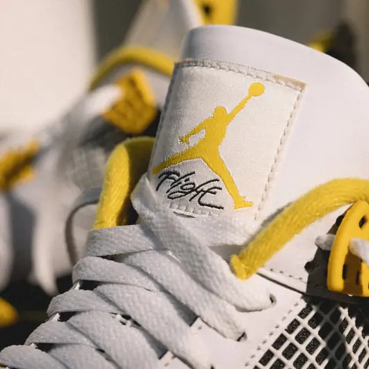 Кроссовки Jordan 4 Retro Vivid Sulfur (W) AQ9129-101 фото 3 — интернет-магазин Tapok