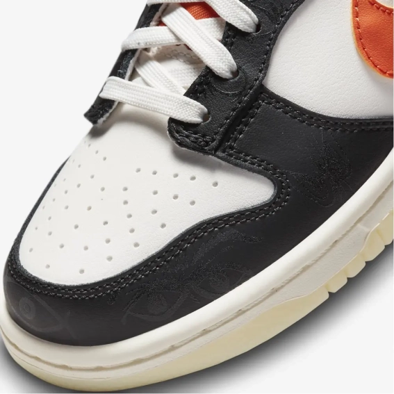 Кроссовки Nike Dunk Low PRM Halloween (2021) (GS) DO3806-100 фото 3 — интернет-магазин Tapok