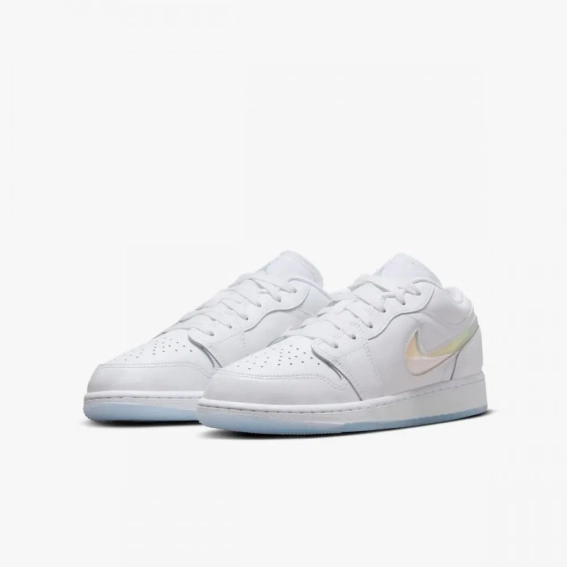 Кросівки Nike GS Air Jordan 1 Low White Ice Blue Glitter Swoosh FQ9112-100 фото 2 — інтернет-магазин Tapok