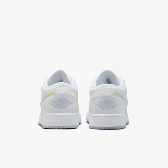 Кросівки Nike GS Air Jordan 1 Low White Ice Blue Glitter Swoosh FQ9112-100 фото 3 — інтернет-магазин Tapok