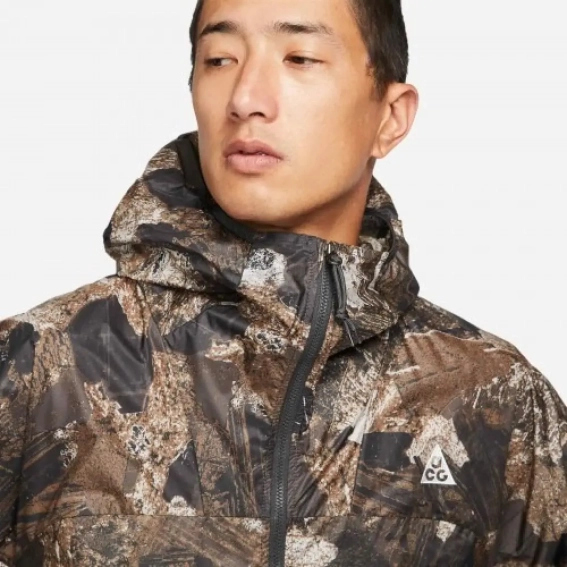 Куртка Nike ACG Cinder Cone Camo Windproof Print Jacket DN9796-004 фото 3 — інтернет-магазин Tapok