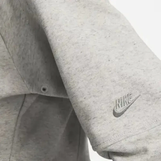 Спортивный костюм Nike Sportswear Tech Pack Jumpsuit (W) DQ6671-016 фото 3 — интернет-магазин Tapok