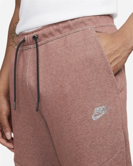 Брюки Nike Sportswear Tech Fleece Red Joggers DD4706-670 фото 3 — интернет-магазин Tapok