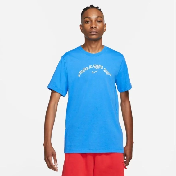Футболка Nike M NSW TEE HAVE A DAY DD1264-435 фото 1 — интернет-магазин Tapok