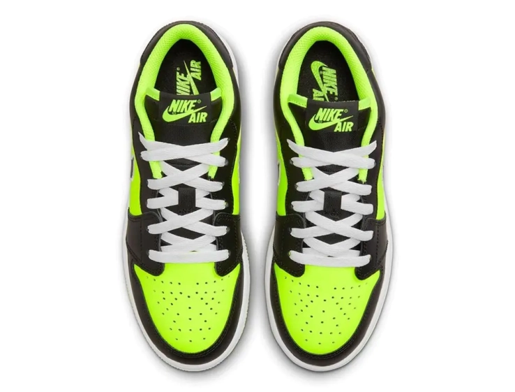 Кроссовки Jordan 1 Low SE Black Cat Volt (GS) DX6666-701 фото 5 — интернет-магазин Tapok