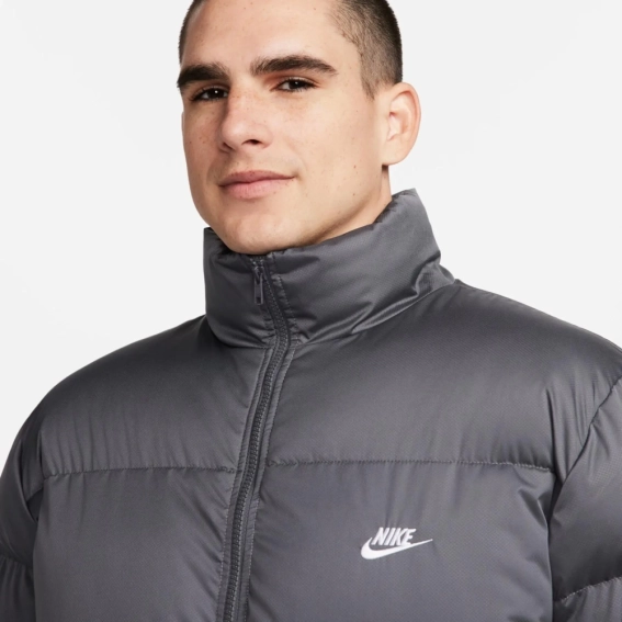 Куртка чоловіча Nike Down Jacket Club (FB7368-068) фото 2 — інтернет-магазин Tapok