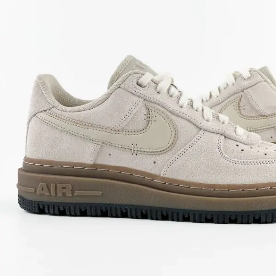Кроссовки мужские Nike Air Force 1 Luxe Beige HV2531-100 42 HV2531-100 фото 3 — интернет-магазин Tapok