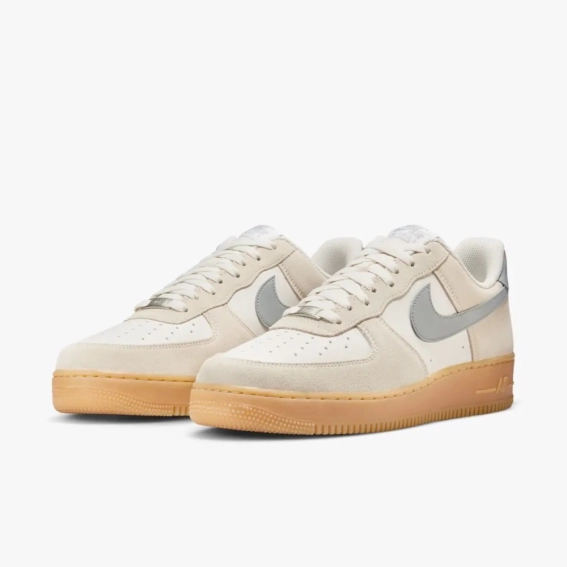 Кроссовки NIKE AIR FORCE 1 07 LV8 FQ8714-002 фото 2 — интернет-магазин Tapok