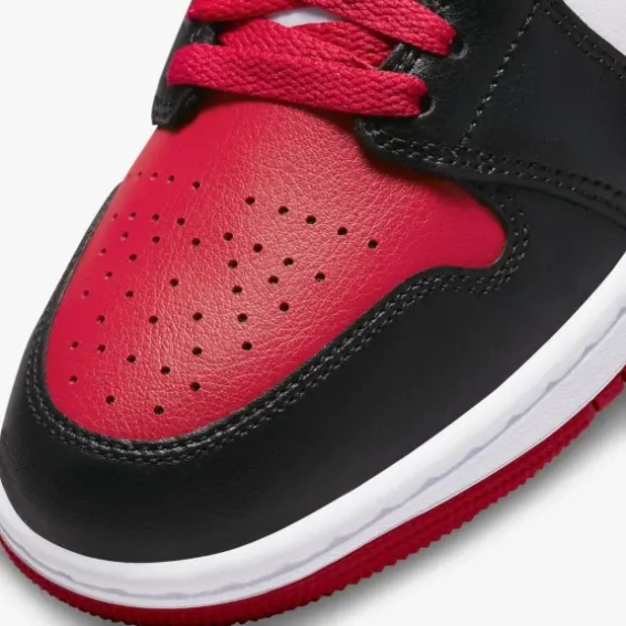 Кроссовки JORDAN WMNS 1 MID ALTERNATE BRED TOE BQ6472-079 фото 2 — интернет-магазин Tapok