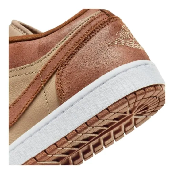Кроссовки WMNS AIR JORDAN 1 LOW SE FJ3453-200 фото 6 — интернет-магазин Tapok