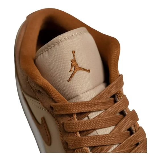 Кроссовки WMNS AIR JORDAN 1 LOW SE FJ3453-200 фото 20 — интернет-магазин Tapok