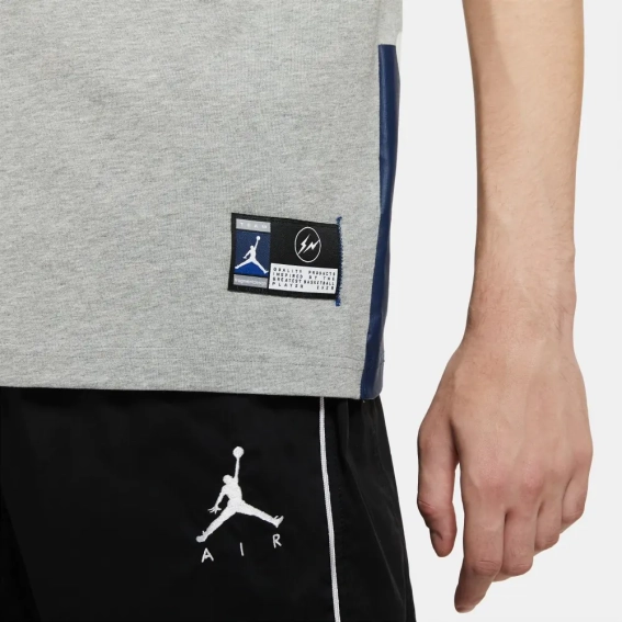 Футболка Jordan Fragment серая DA2985-063 фото 10 — интернет-магазин Tapok