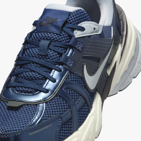 Кросівки Nike V2K Run HJ4497-400 фото 2 — інтернет-магазин Tapok