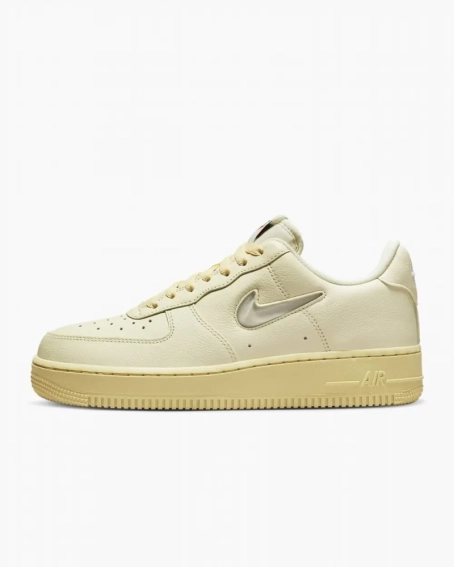 Кросівки Nike Air Force 1 07 Lx DO9456-100 фото 3 — інтернет-магазин Tapok
